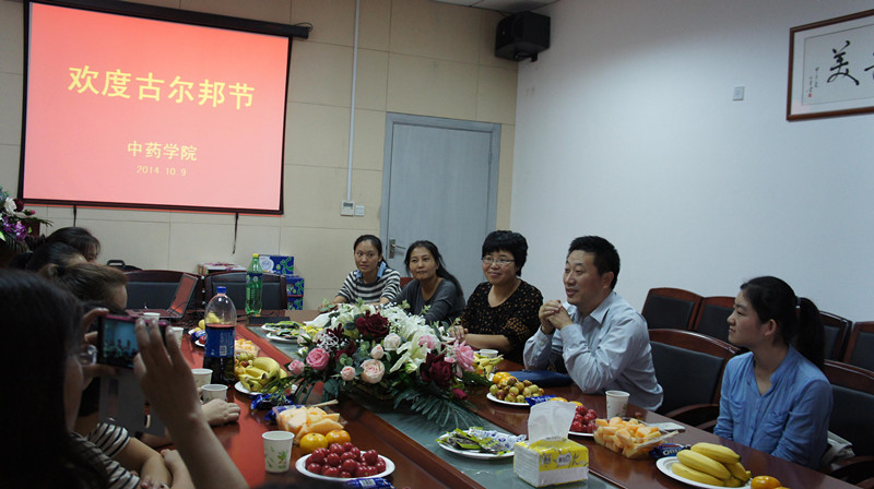 共庆民族节日  共襄和谐愿景――催眠
“欢度古尔邦节”座谈会